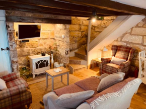 Cosy 400yr old Cottage, Flowergate, Whitby, Sleeps 6